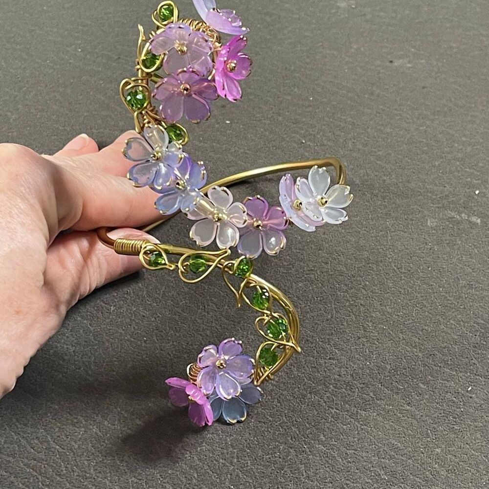 Enchanted adjustable gold tone floral arm cuff whimsical fairy core blossom flow - Picture 3 of 8